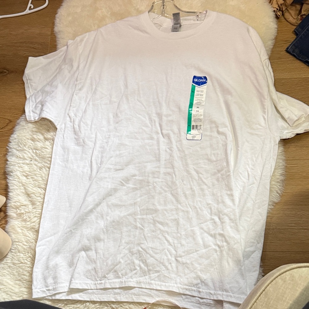 #28🩷 Gildan 22”-25”ptp  29” length Men's White Crew Neck T-Shirt